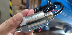 昆仑中大品牌航空插头液体气体压力变送器