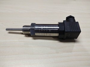 昆仑中大品牌插头式内置变送热电阻温度传感器
